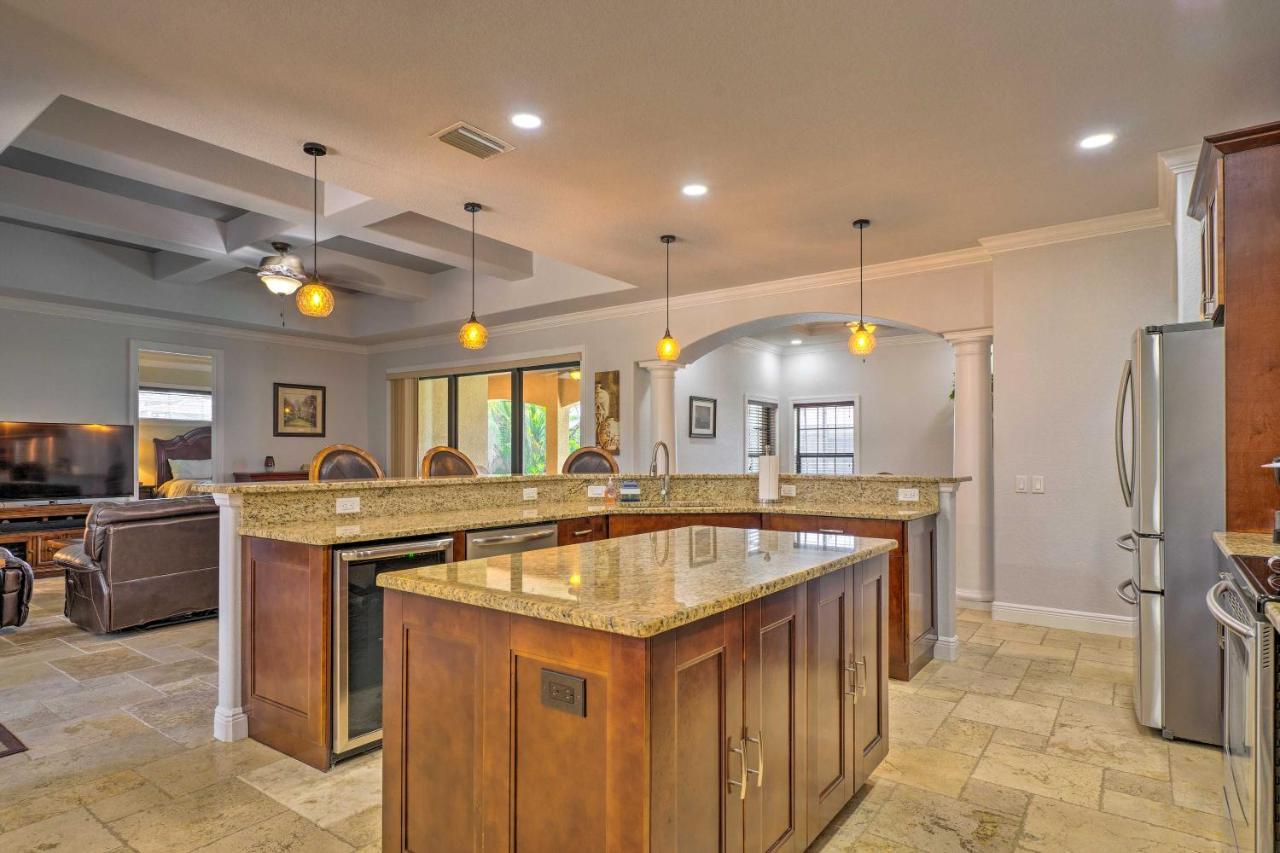 Canalfront Cape Coral Home With Patio And Grill! Esterno foto
