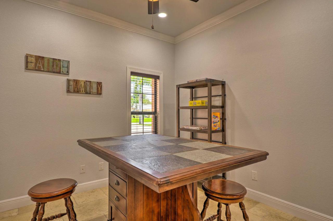 Canalfront Cape Coral Home With Patio And Grill! Esterno foto