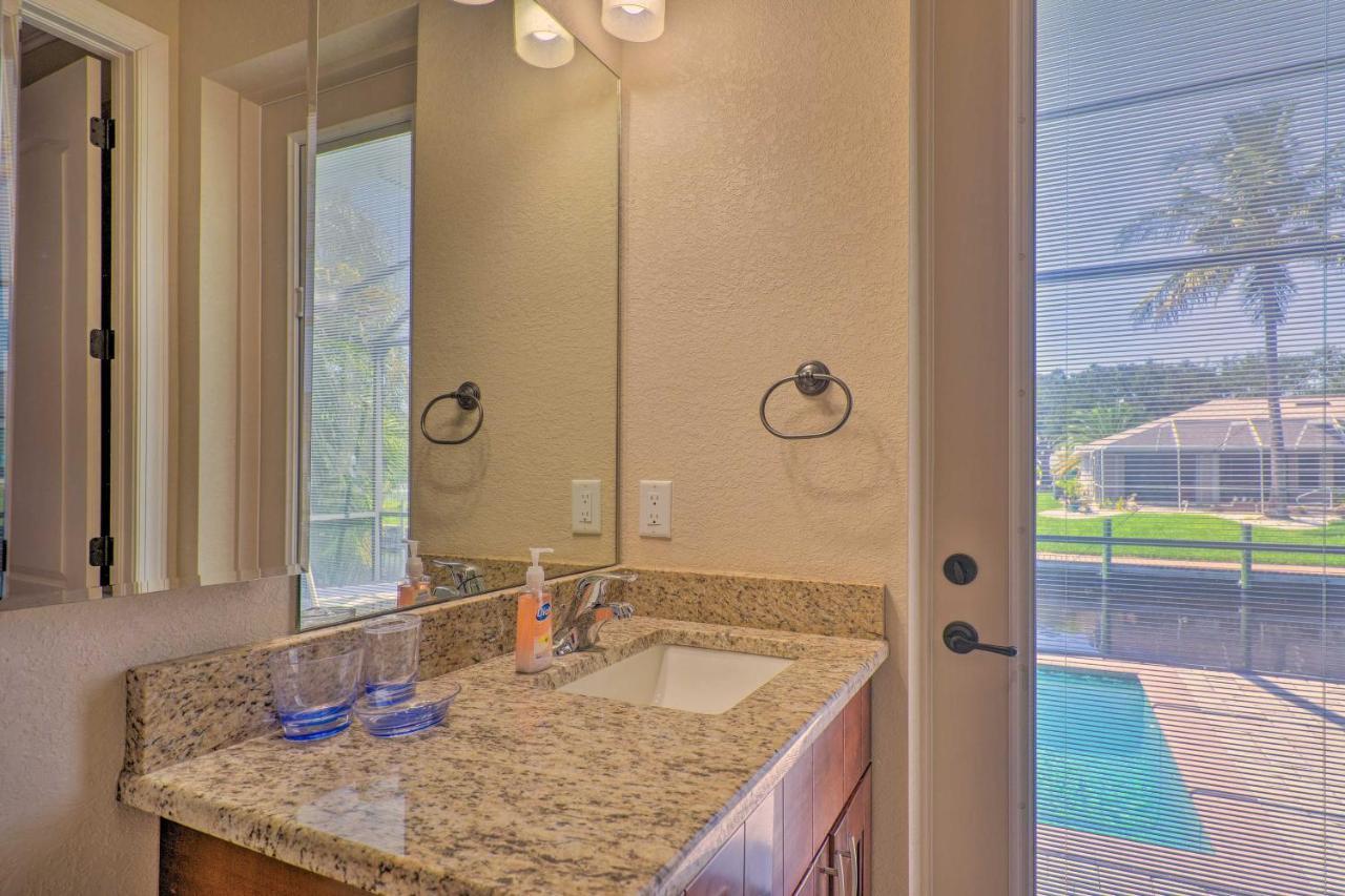 Canalfront Cape Coral Home With Patio And Grill! Esterno foto